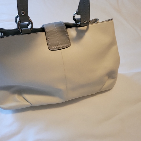 Coach - Picture 2 of 6